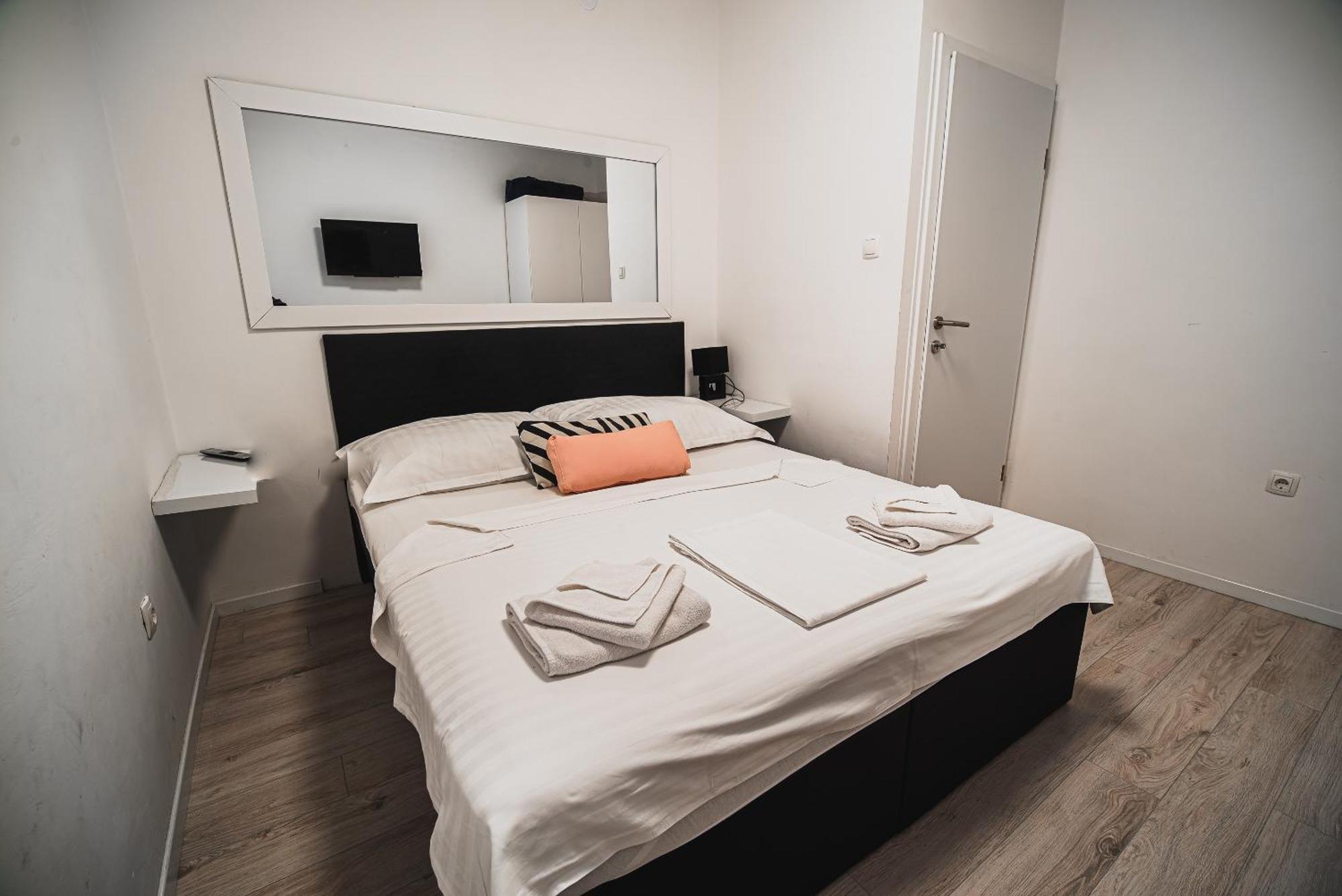 Downtown Park Apartments With Balcony Vodice Pokoj fotografie
