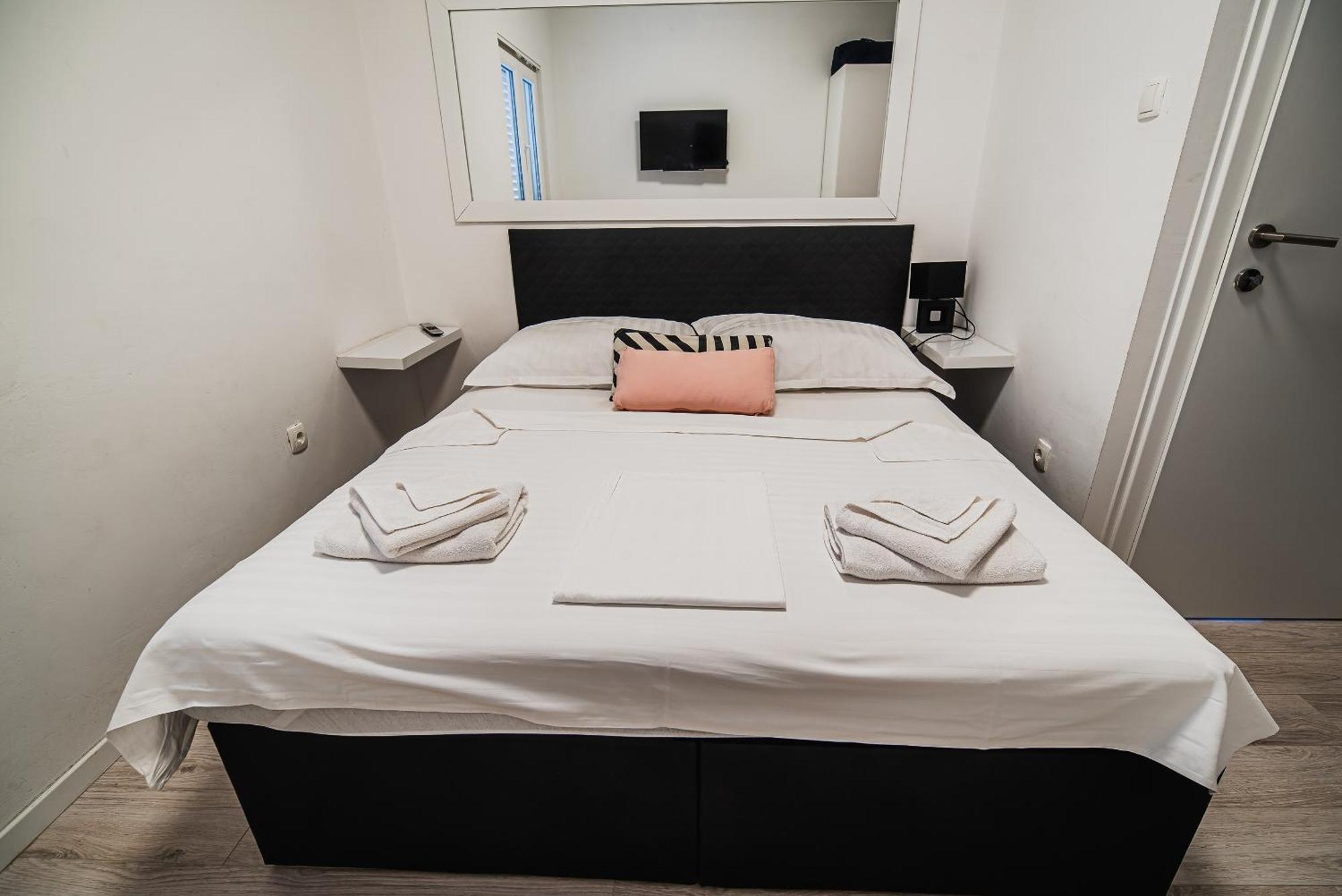 Downtown Park Apartments With Balcony Vodice Pokoj fotografie