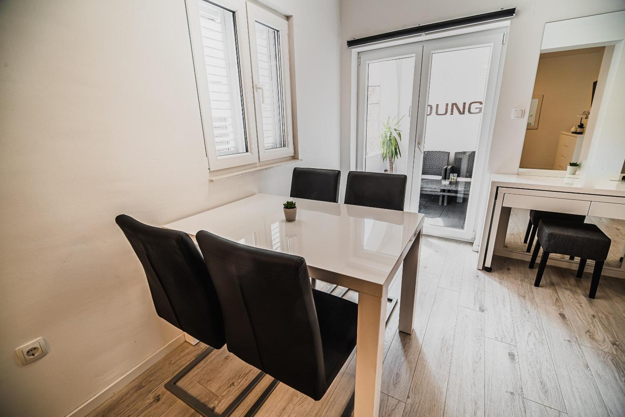Downtown Park Apartments With Balcony Vodice Pokoj fotografie