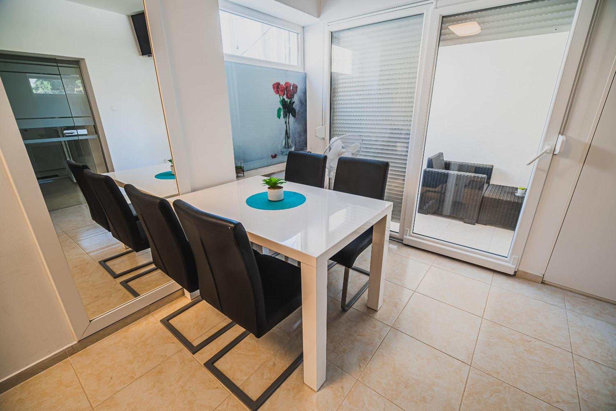 Downtown Park Apartments With Balcony Vodice Pokoj fotografie